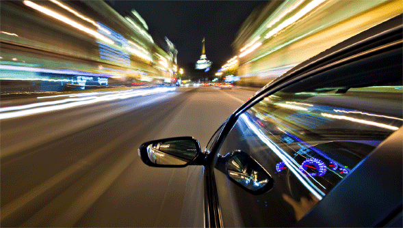 Viaje en coche a velocidad velocidad